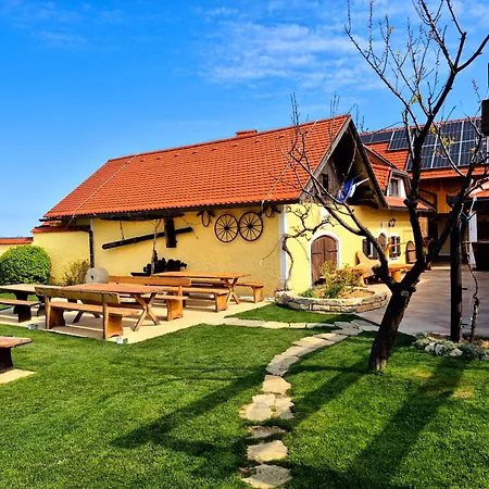 Turisticna Kmetija Puklavec Farm stay *