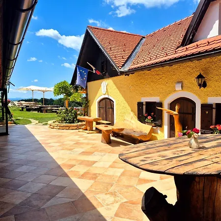 Farm stay Turisticna Kmetija Puklavec Zasavci